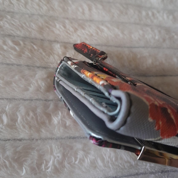 Nine West It Girl Floral Trifold Snap Wallet - Picture 8 of 11